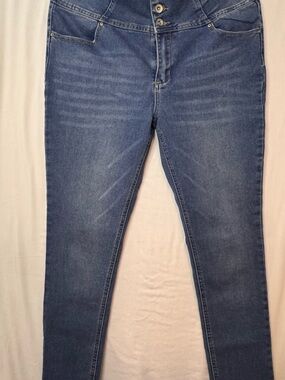 Classic High-Waist Skinny Jeans in Medium Blue